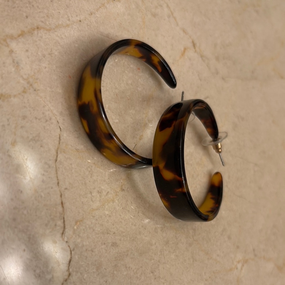 Tortoise Shell Hoop Earrings - Picture 3 of 5